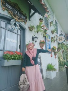 Desi Dian S., S.I.kom