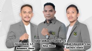 Ketua Umum GPI Sultra, Fandi Ahmad Sukardin (tengah)